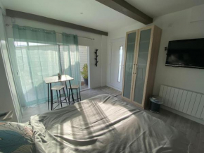 Beau studio neuf et équipé